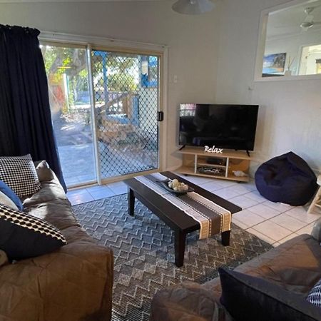 Pet Friendly Cottage In Torquay - Hervey Bay 430M Or 5 Min Walk To Dog Friendly Shelly Beach Extérieur photo